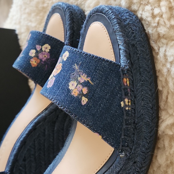 Adorable NWT IOB Coach Kit Wedge Print Denim Sandals ๐๐ผ - Picture 2 of 16